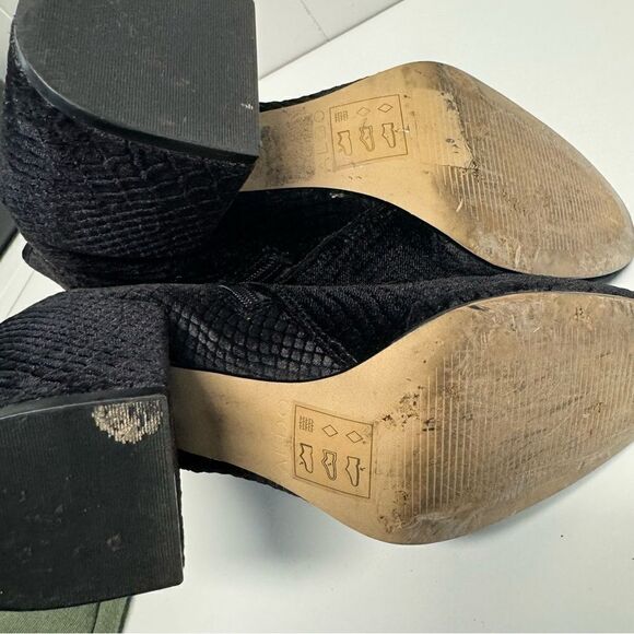 ALDO Velvet Crocodile Embossed Ankle Booties Size 7.5 - Picture 6 of 6